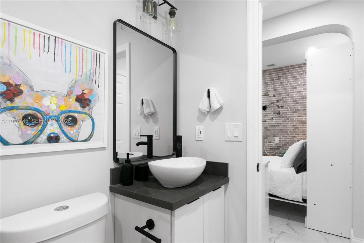 2376 NW 2nd St, Miami, FL 33125 Photo