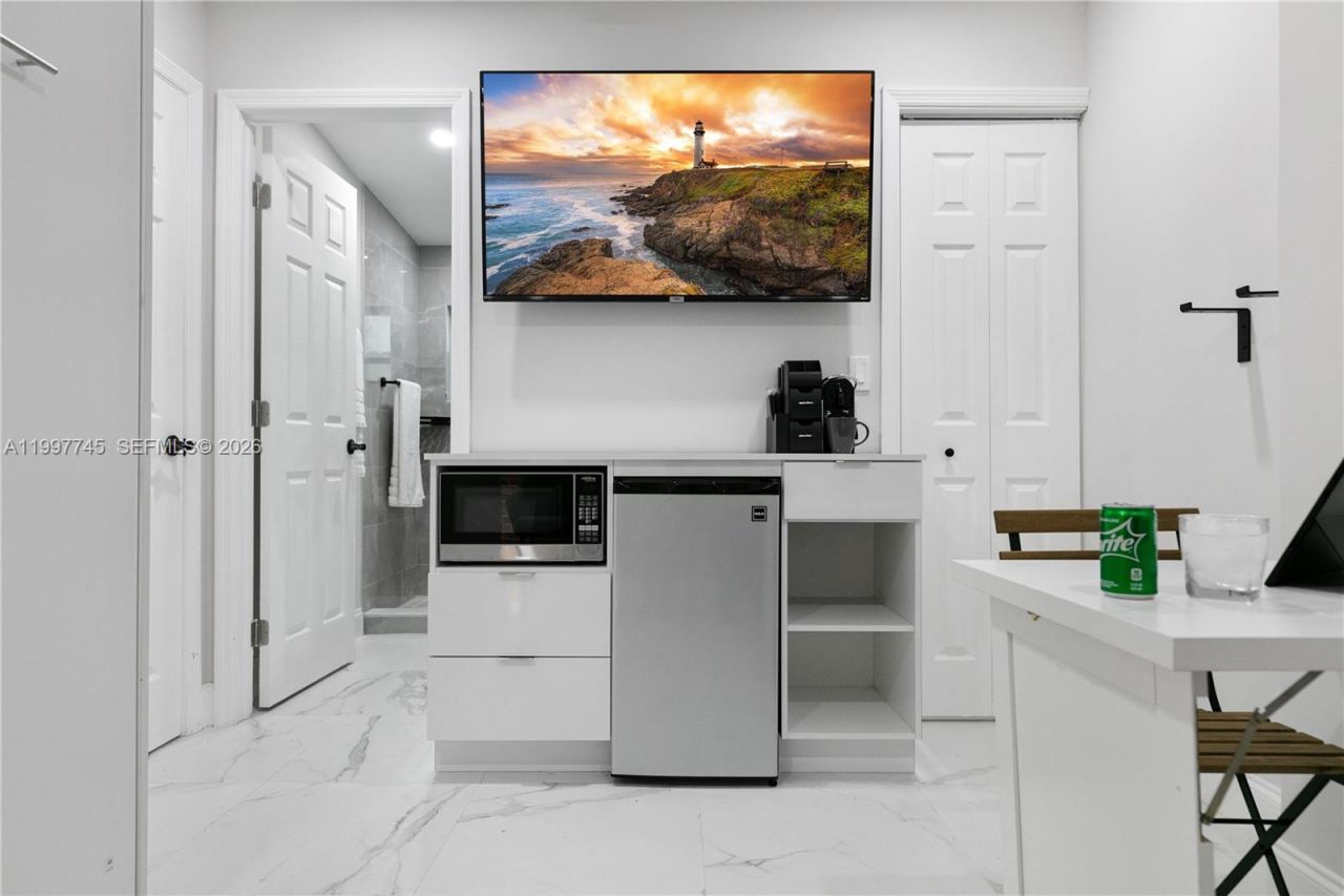 2376 NW 2nd St, Miami, FL 33125 Photo