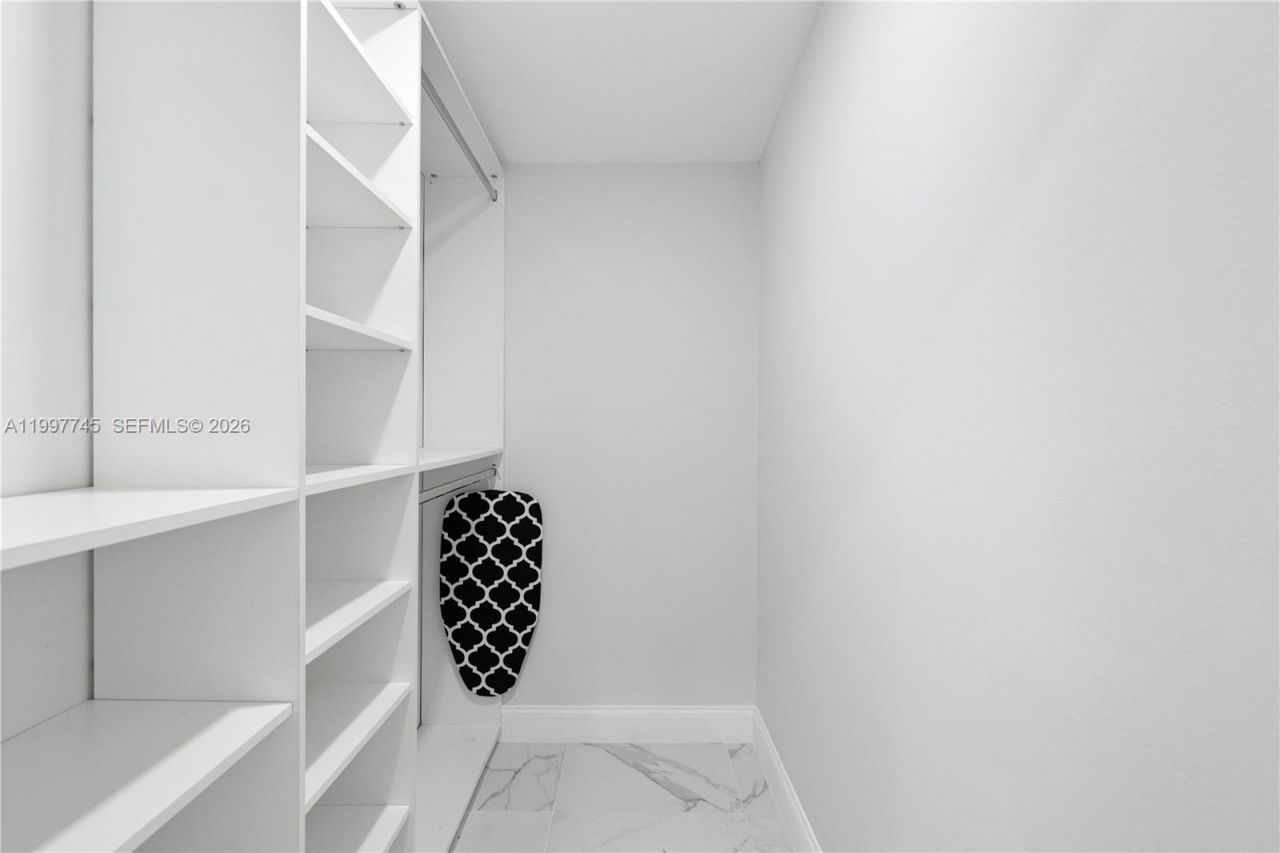 2376 NW 2nd St, Miami, FL 33125 Photo