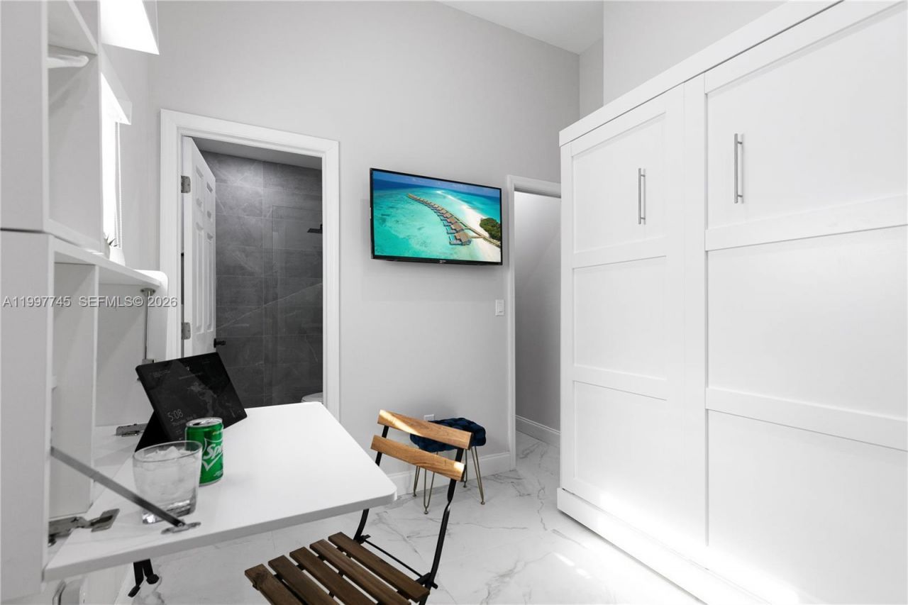 2376 NW 2nd St, Miami, FL 33125 Photo