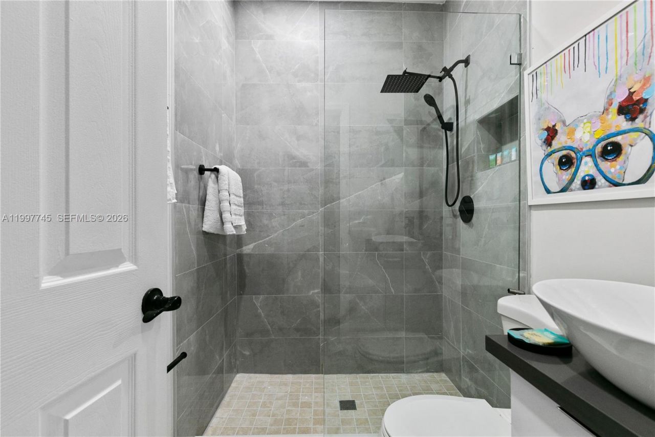 2376 NW 2nd St, Miami, FL 33125 Photo