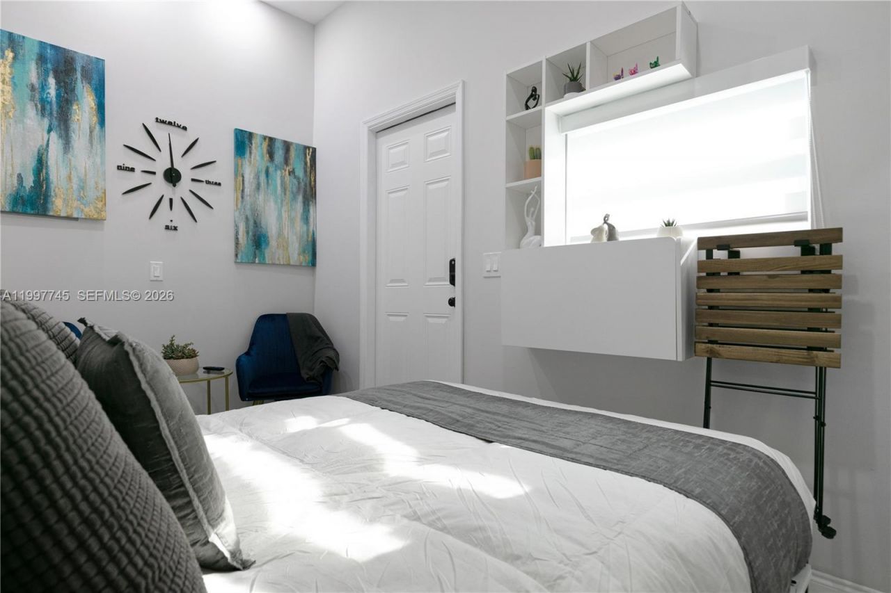 2376 NW 2nd St, Miami, FL 33125 Photo