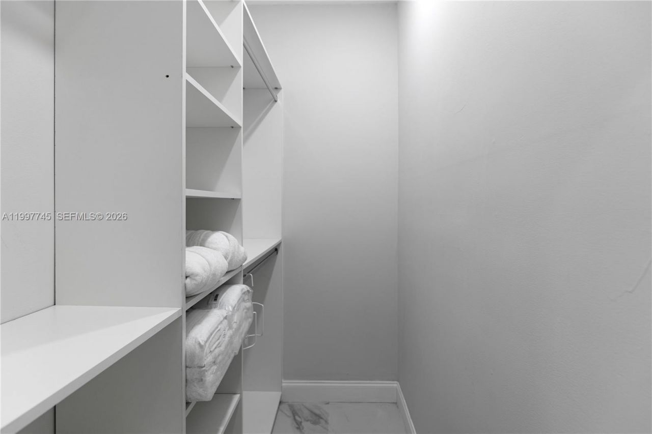 2376 NW 2nd St, Miami, FL 33125 Photo