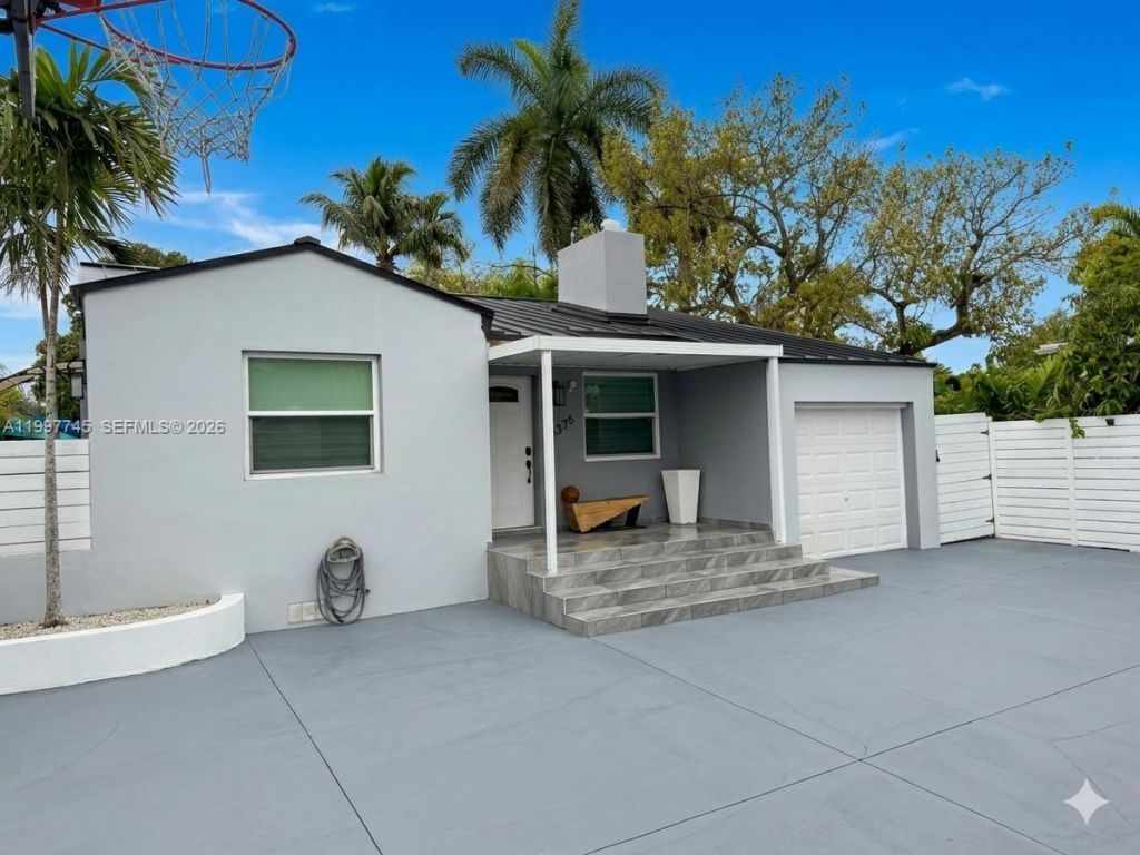 2376 NW 2nd St, Miami, FL 33125 Photo
