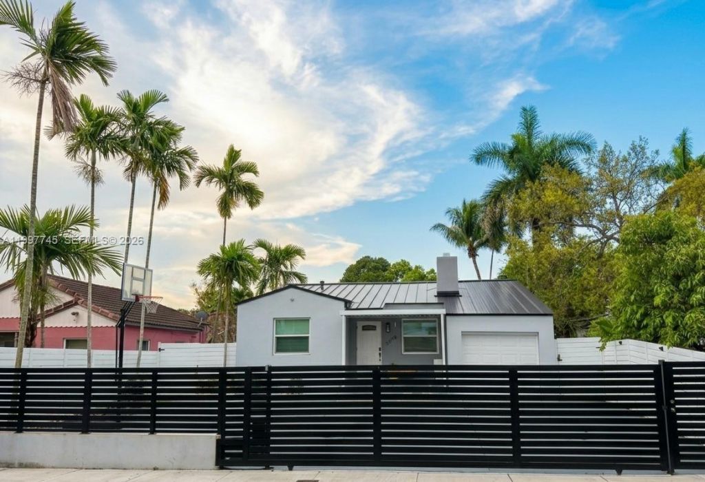 2376 NW 2nd St, Miami, FL 33125 Photo