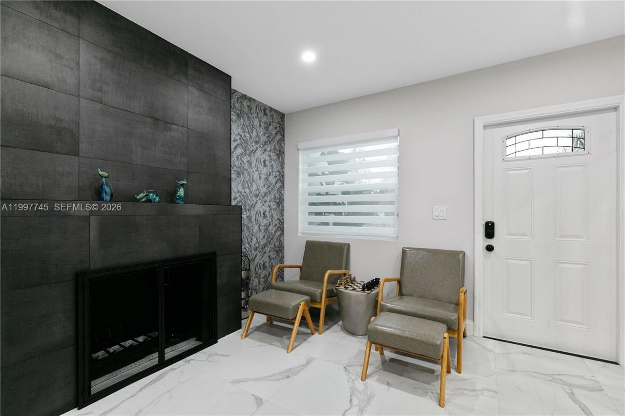 2376 NW 2nd St, Miami, FL 33125 Photo