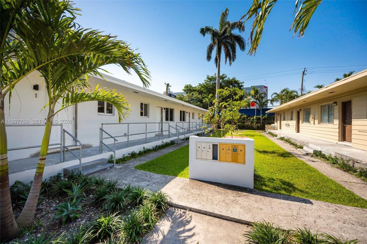 1080 NE 80th St, Unit 2, Miami, FL 33138 Photo