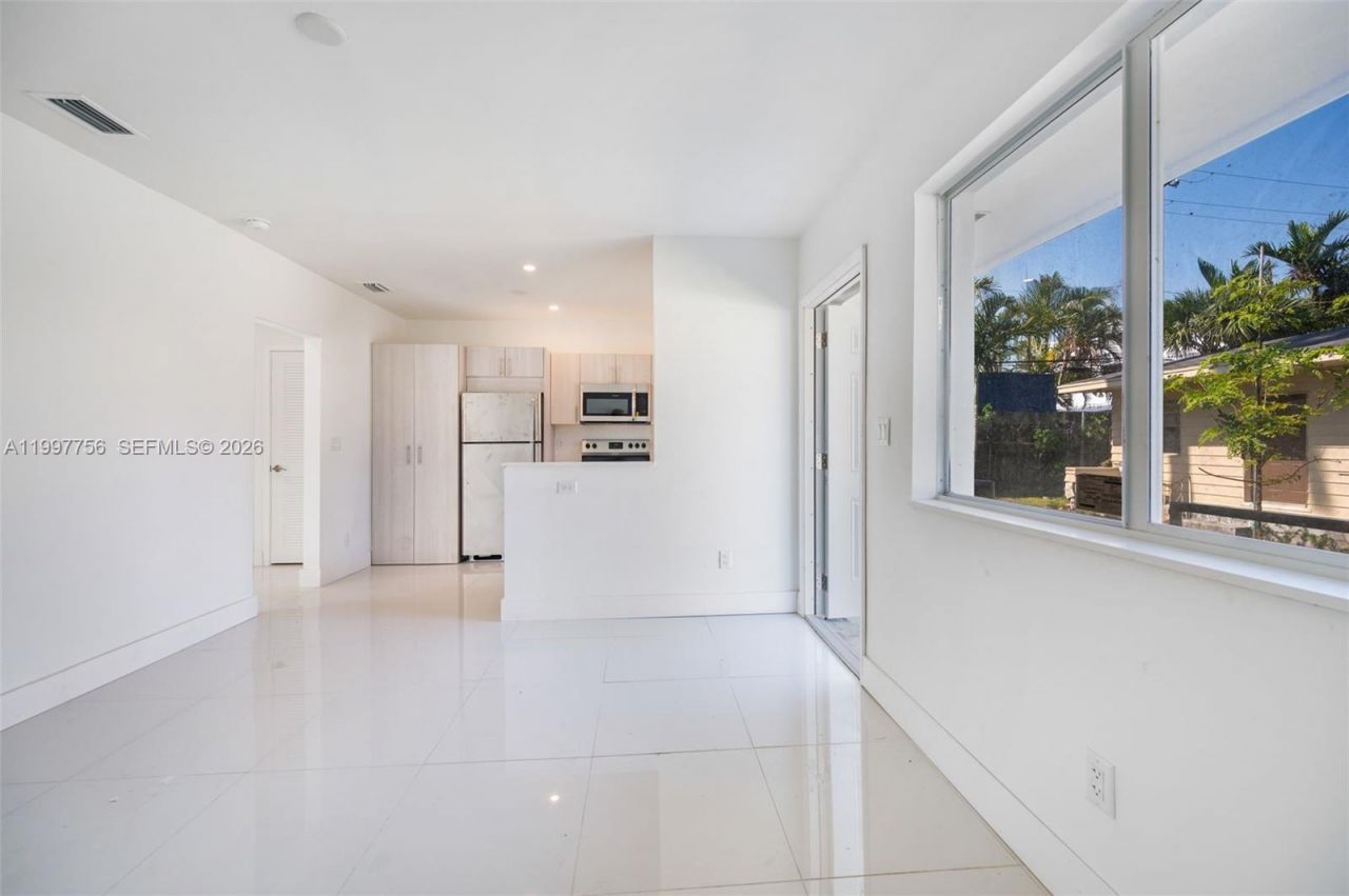 1080 NE 80th St, Unit 2, Miami, FL 33138 Photo