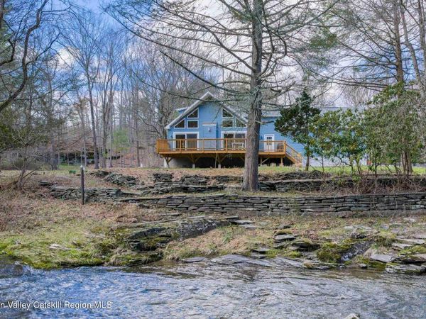 2565 New York 212 , Woodstock, NY 12498