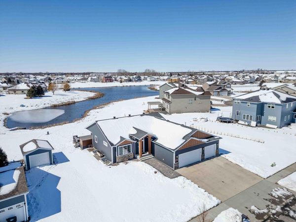 3825 16th Street S, Moorhead, MN 56560