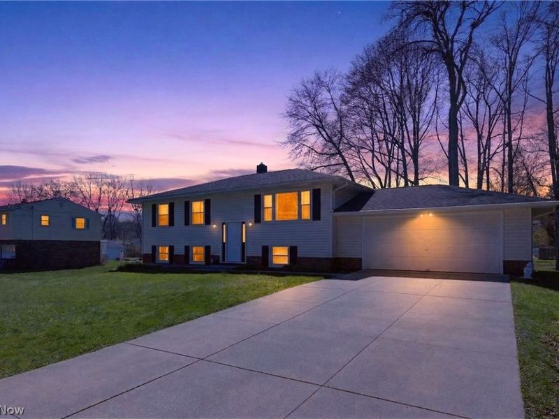 2058 Scenic Way , Akron, OH 44312 Photo 2