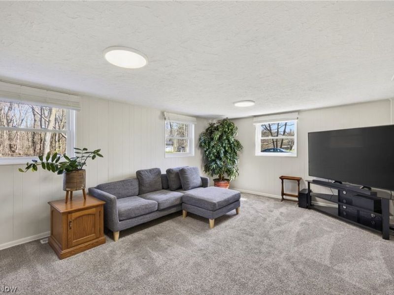 2058 Scenic Way , Akron, OH 44312 Photo 33