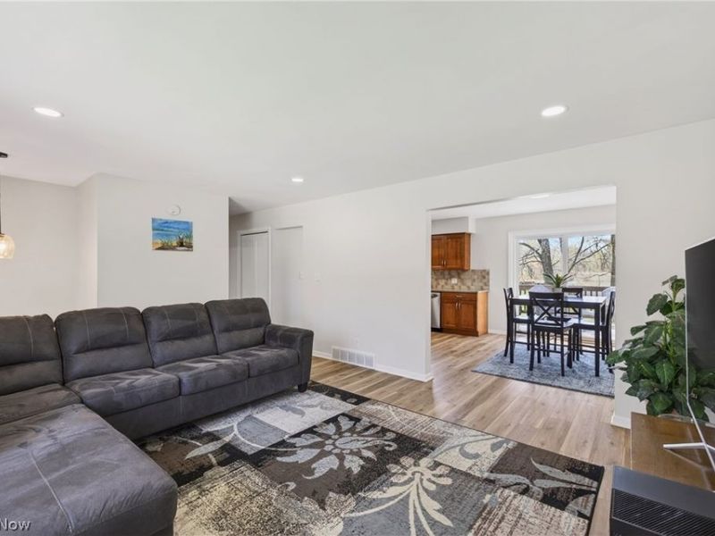 2058 Scenic Way , Akron, OH 44312 Photo 5