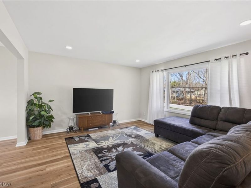 2058 Scenic Way , Akron, OH 44312 Photo 6