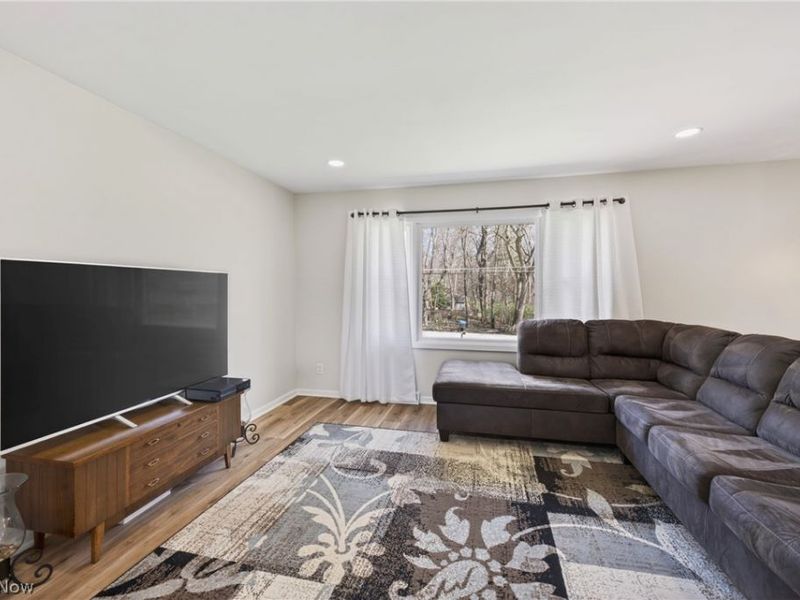 2058 Scenic Way , Akron, OH 44312 Photo 7