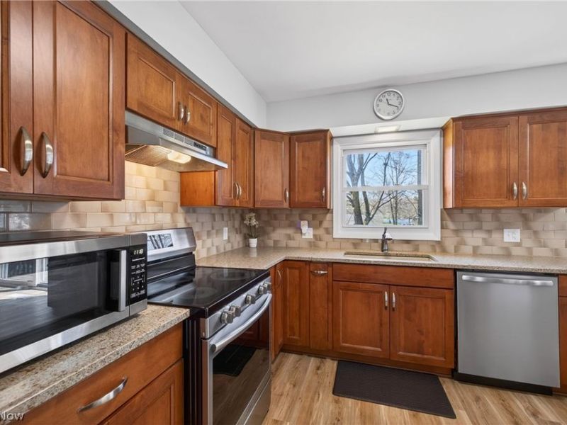 2058 Scenic Way , Akron, OH 44312 Photo 8