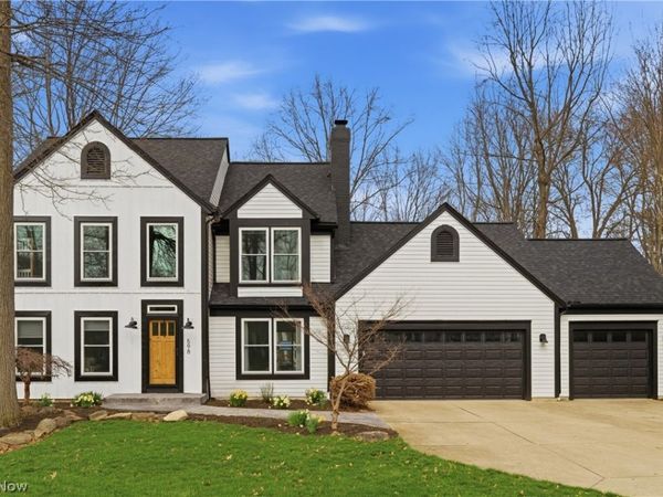 598 Chancellor Circle , Avon Lake, OH 44012