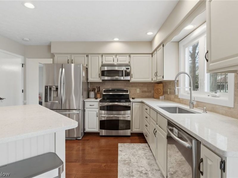 598 Chancellor Circle , Avon Lake, OH 44012 Photo 11