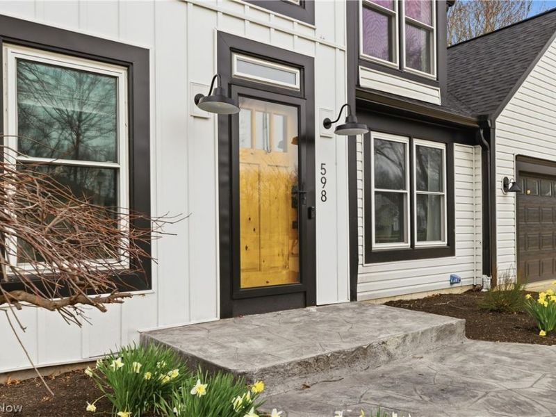 598 Chancellor Circle , Avon Lake, OH 44012 Photo 3