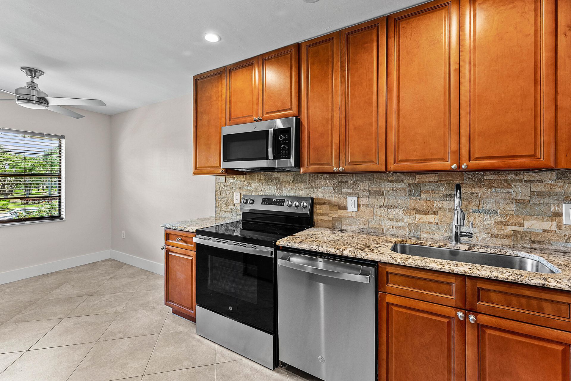 24 Stratford Drive E, Unit F, Boynton Beach, FL 33436 Photo