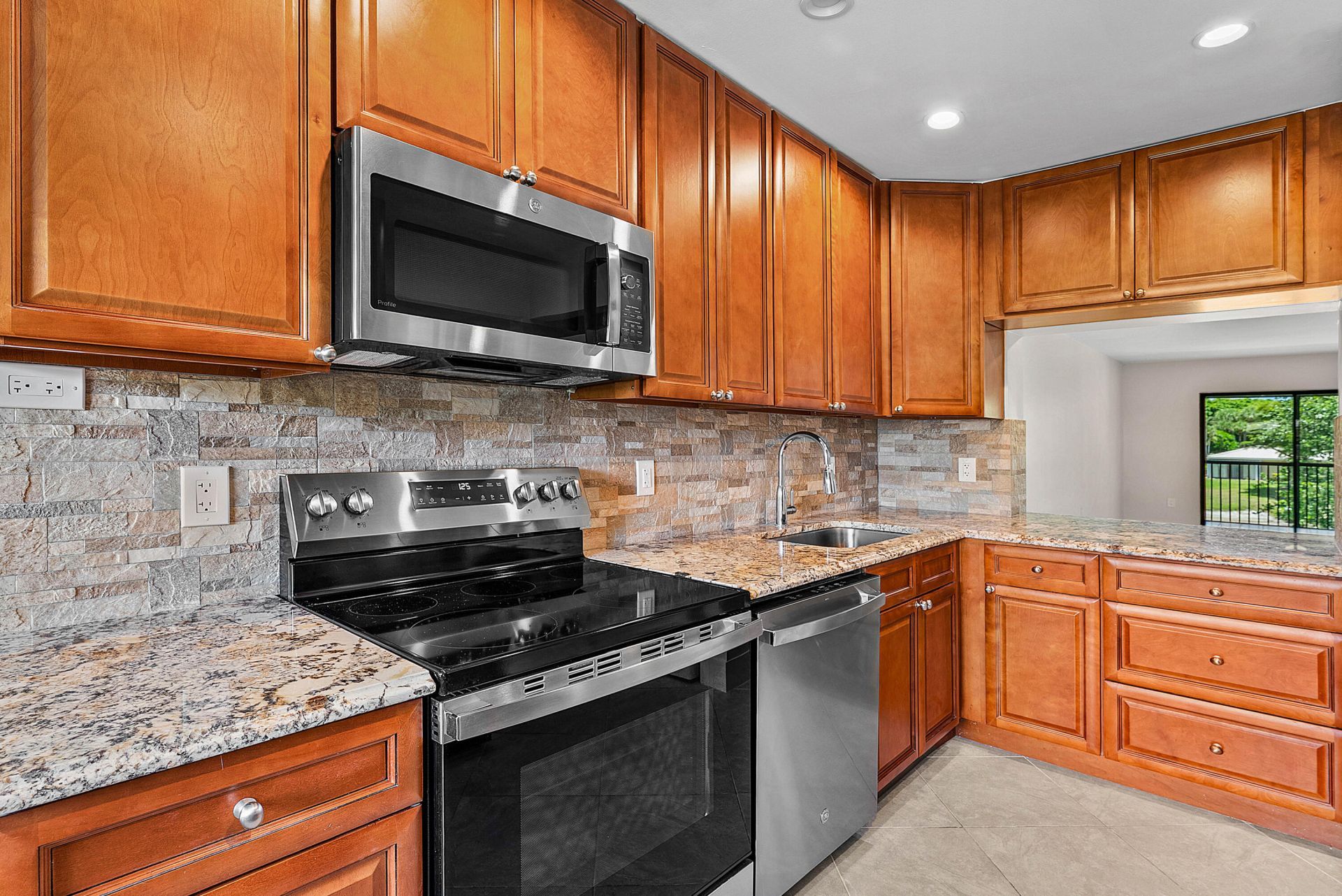 24 Stratford Drive E, Unit F, Boynton Beach, FL 33436 Photo