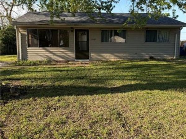 8825 Bermuda Avenue, Caseyville, IL 62232