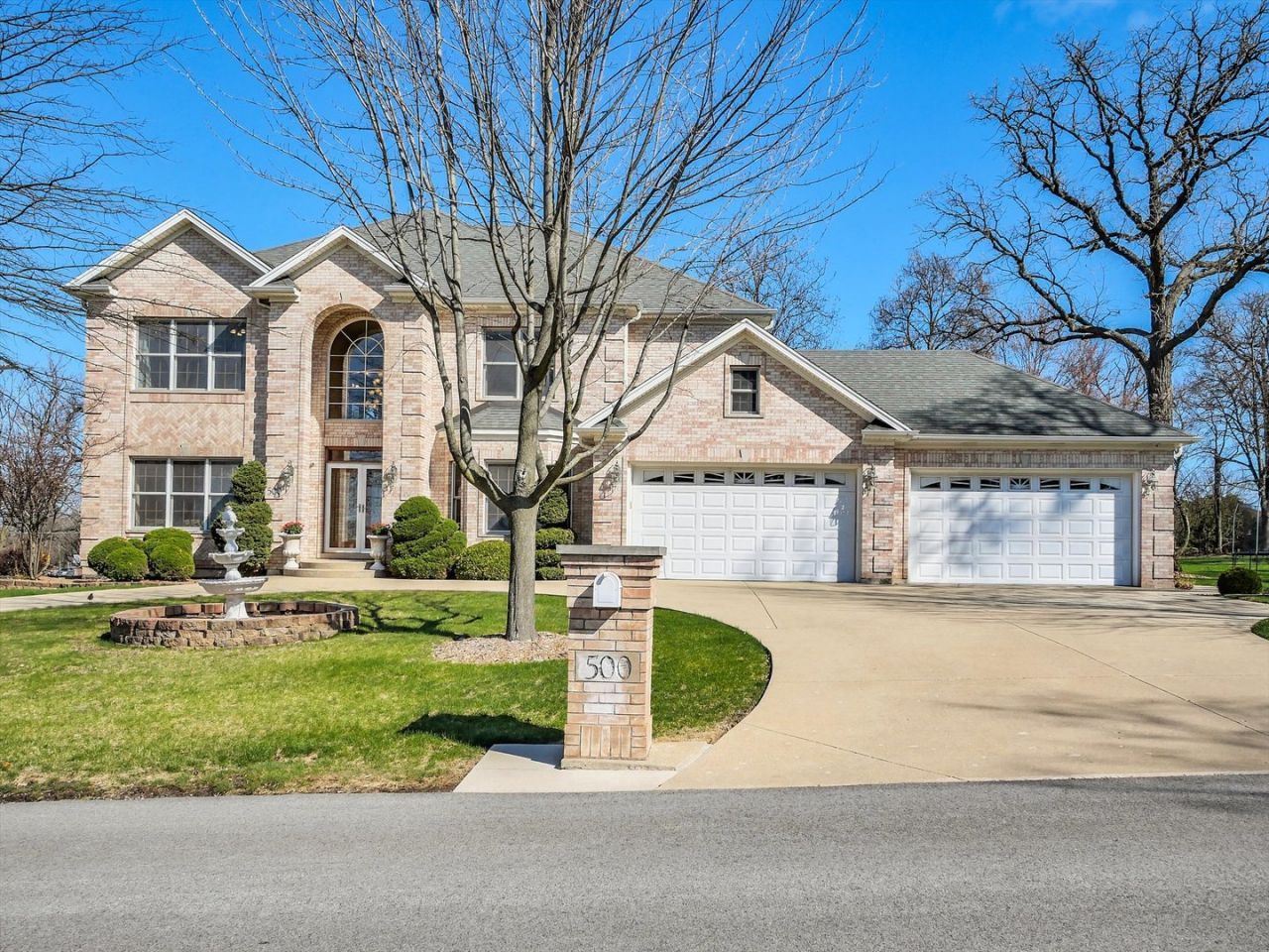 500 E Sherwood Drive , Addison, IL 60101