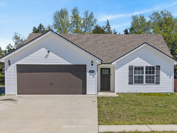 1469 Fredrick Dr , Clarksville, TN 37042