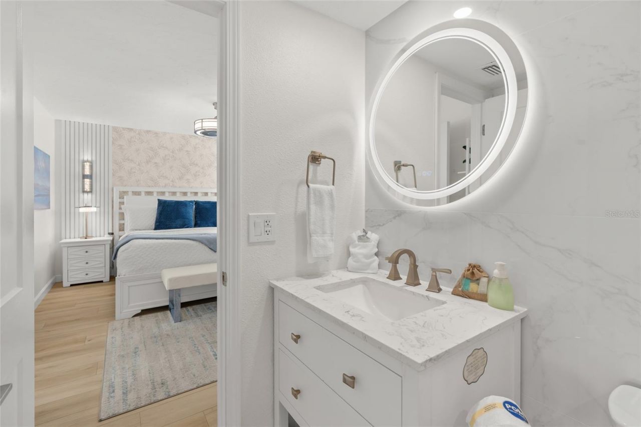 711 Beach Road, Unit 408, Sarasota, FL 34242 Photo