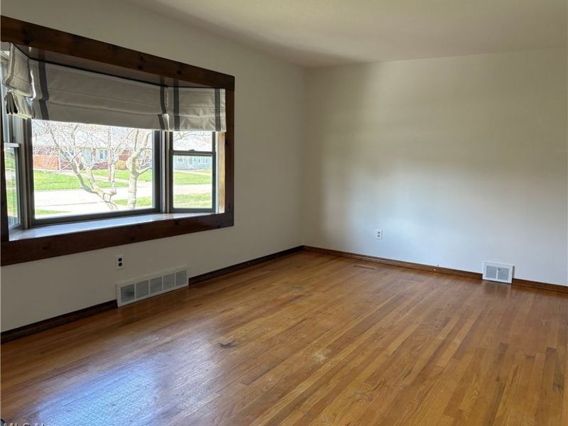 355 Gayle Drive , Sheffield Lake, OH 44054 Photo 2