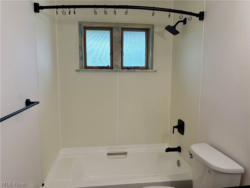 355 Gayle Drive , Sheffield Lake, OH 44054 Photo 4