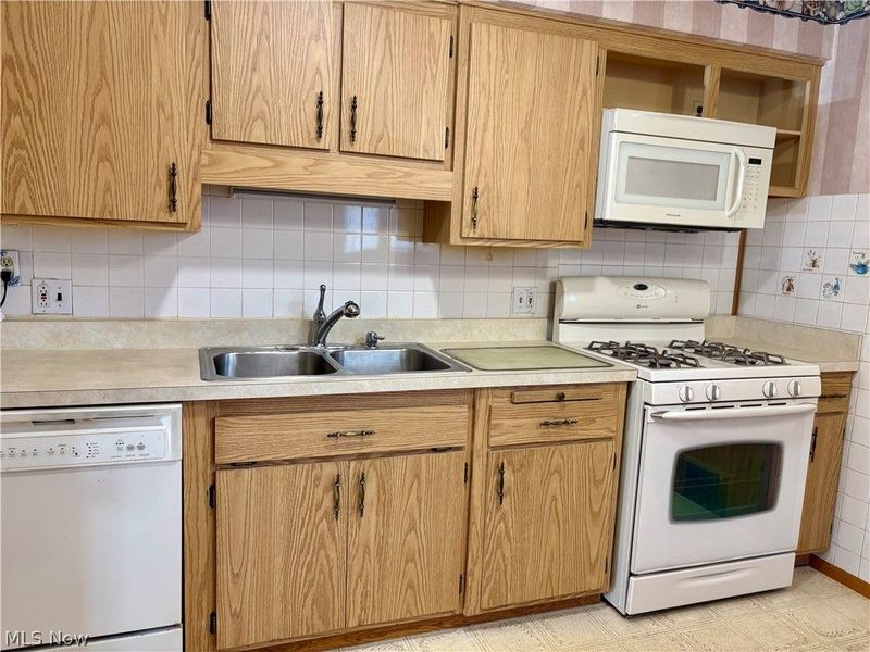 355 Gayle Drive , Sheffield Lake, OH 44054 Photo 5