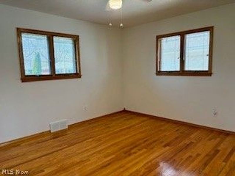 355 Gayle Drive , Sheffield Lake, OH 44054 Photo 8