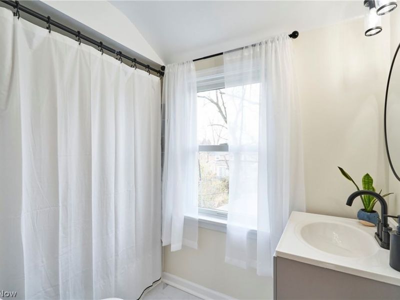 1360 Croyden Road , Lyndhurst, OH 44124 Photo 10