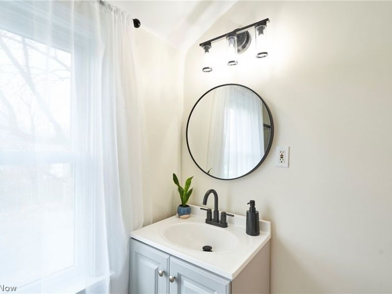 1360 Croyden Road , Lyndhurst, OH 44124 Photo 12