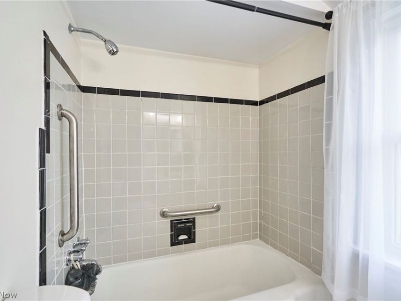 1360 Croyden Road , Lyndhurst, OH 44124 Photo 14