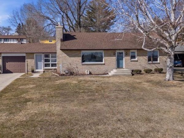 337 Lake DRIVE, Random Lake, WI 53075