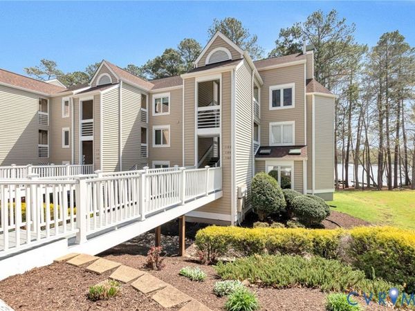 102 Water Pointe Court, Midlothian, VA 23112