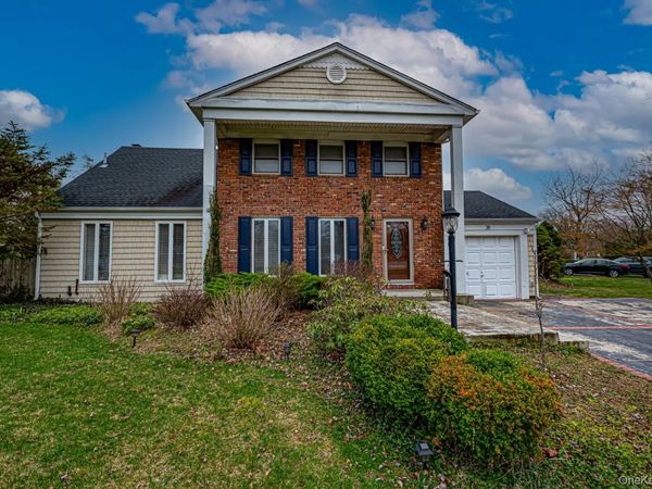 28 Barnsley Crescent , Mount Sinai, NY 11766