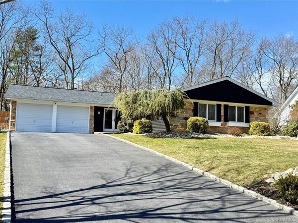 102 Sycamore Circle, Stony Brook, NY 11790