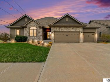 18707 Spaulding Street , Omaha, NE 68022