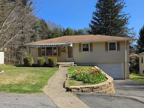 303 Wyoming Ave, BECKLEY, WV 25801