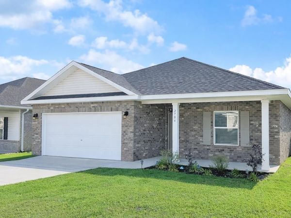 2704 Avalon St, Cantonment, FL 32533