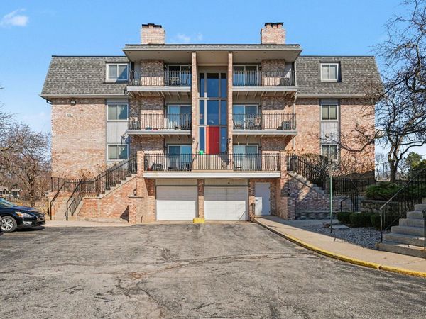 205 W Joliet Street, Unit 206, Schererville, IN 46375