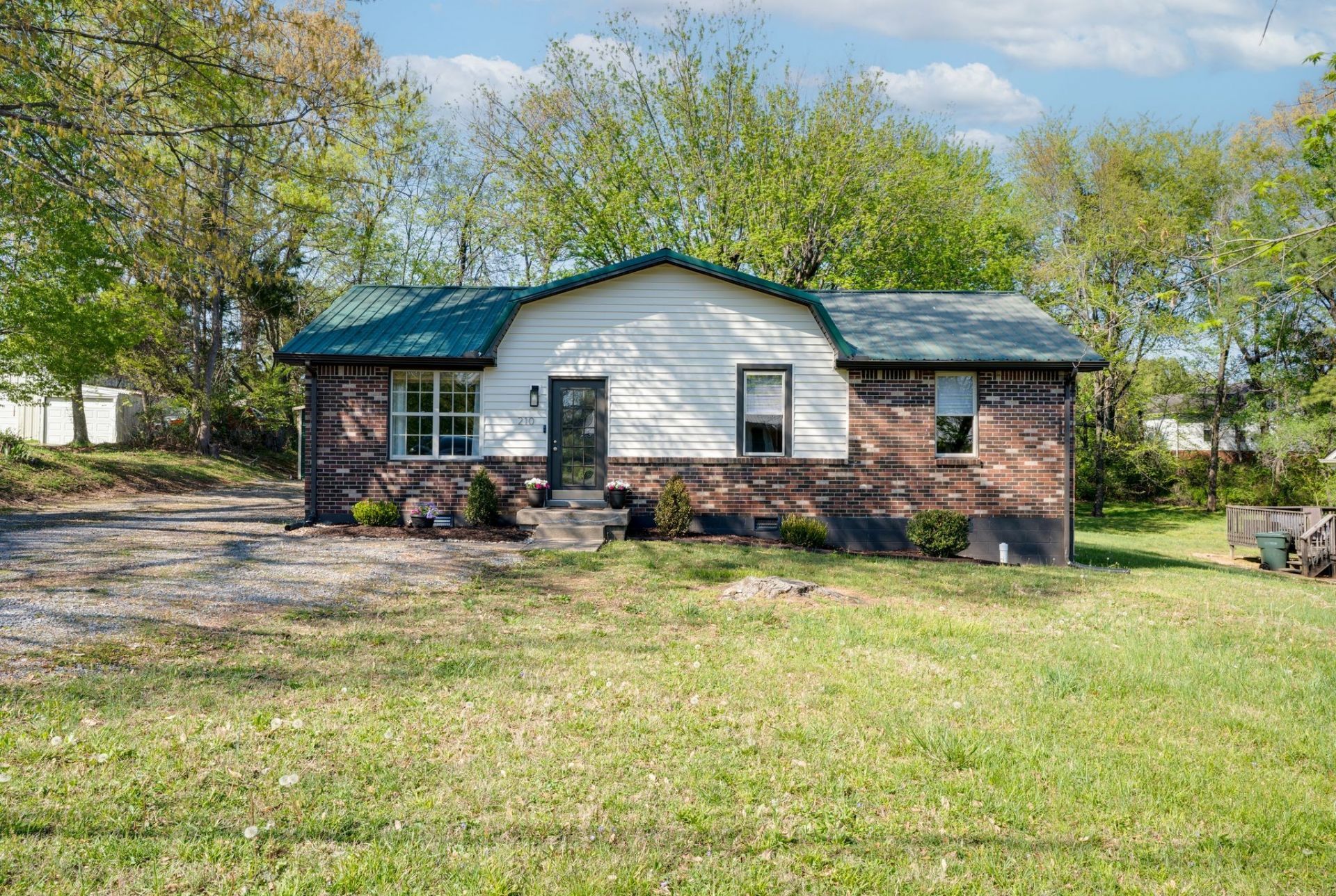 210 Staggs Dr, Portland, TN 37148 Main Photo
