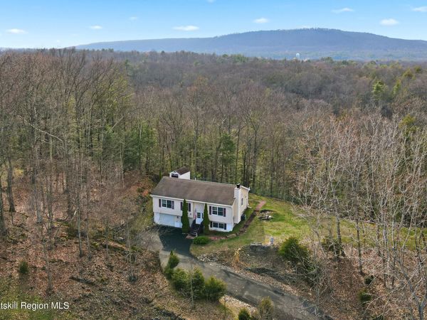 8 Robbins Lane, Saugerties, NY 12477