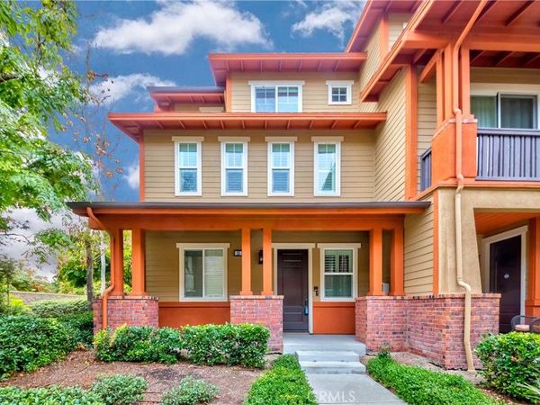 15 Flyers Lane, Tustin, CA 92782