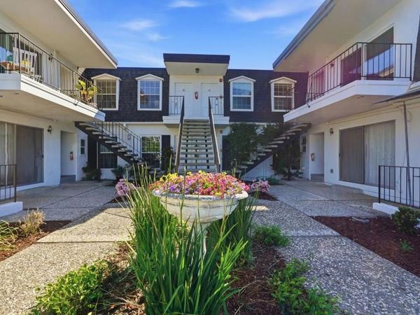 1915 Mount Vernon Court, Unit 16, Mountain View, CA 94040