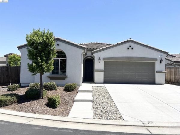 937 Lindsay Ln, Clovis, CA 93619