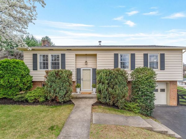 704 CARANN ST , Staunton, VA 24401